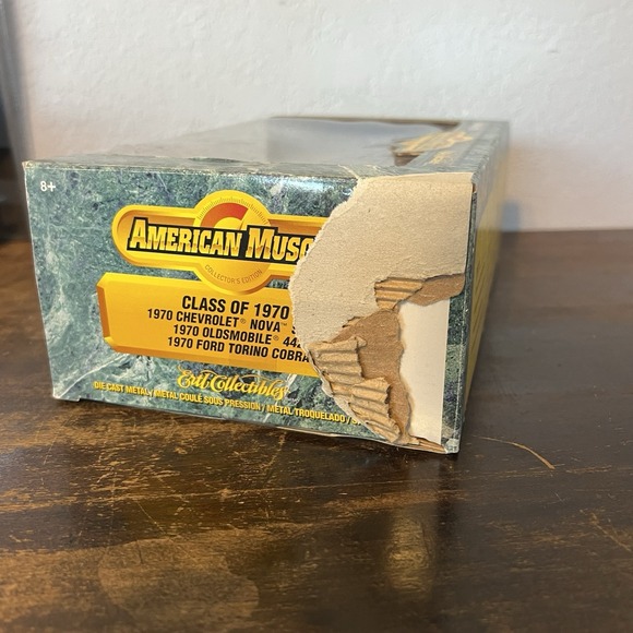 1/43 American Muscle - Class of 1970 - ERTL Collectibles And 1:64 1970 Camaro - Picture 7 of 7